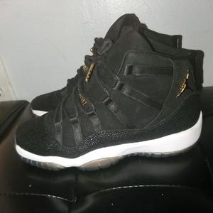 Sneakers (barely worn)